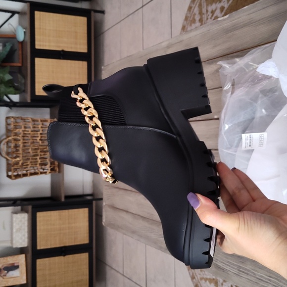 NEW AMELIA CHAIN ANKLE BOOT BY AVENUE IN BLACK (WIDE WIDTH) - Picture 10 of 12
